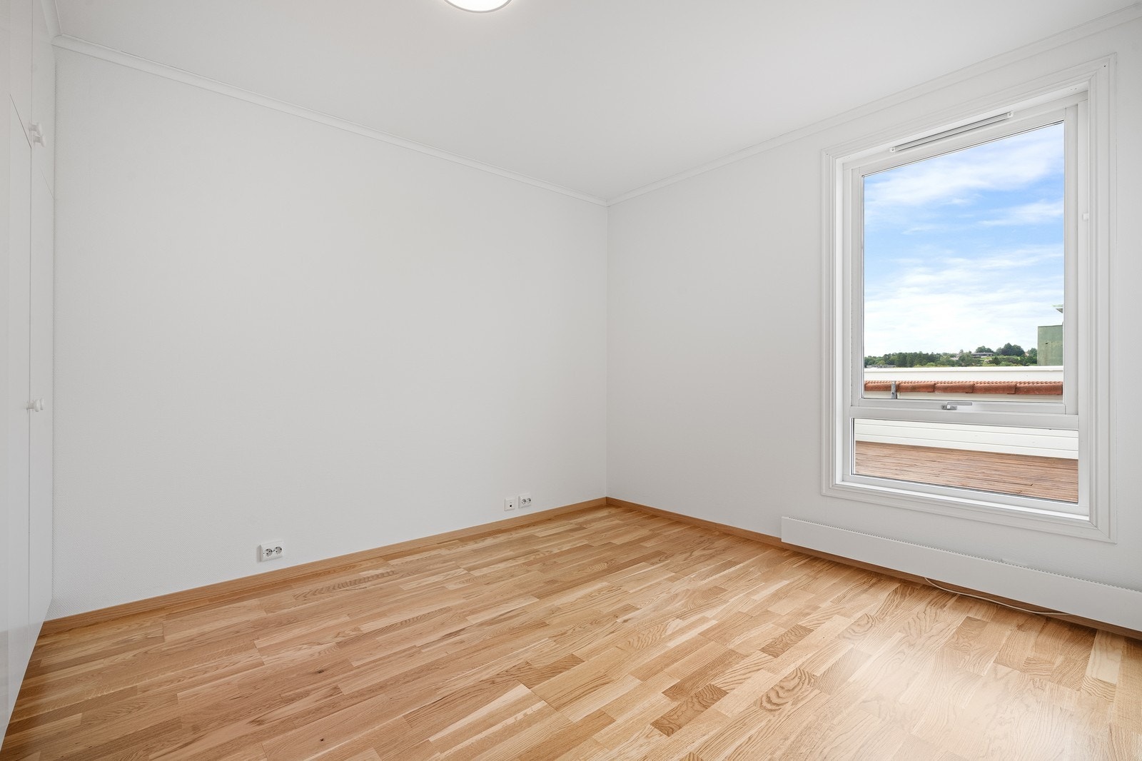 Soverom 3, i 2.etg. innebygget garderobeskap og innebod. Galleribilde