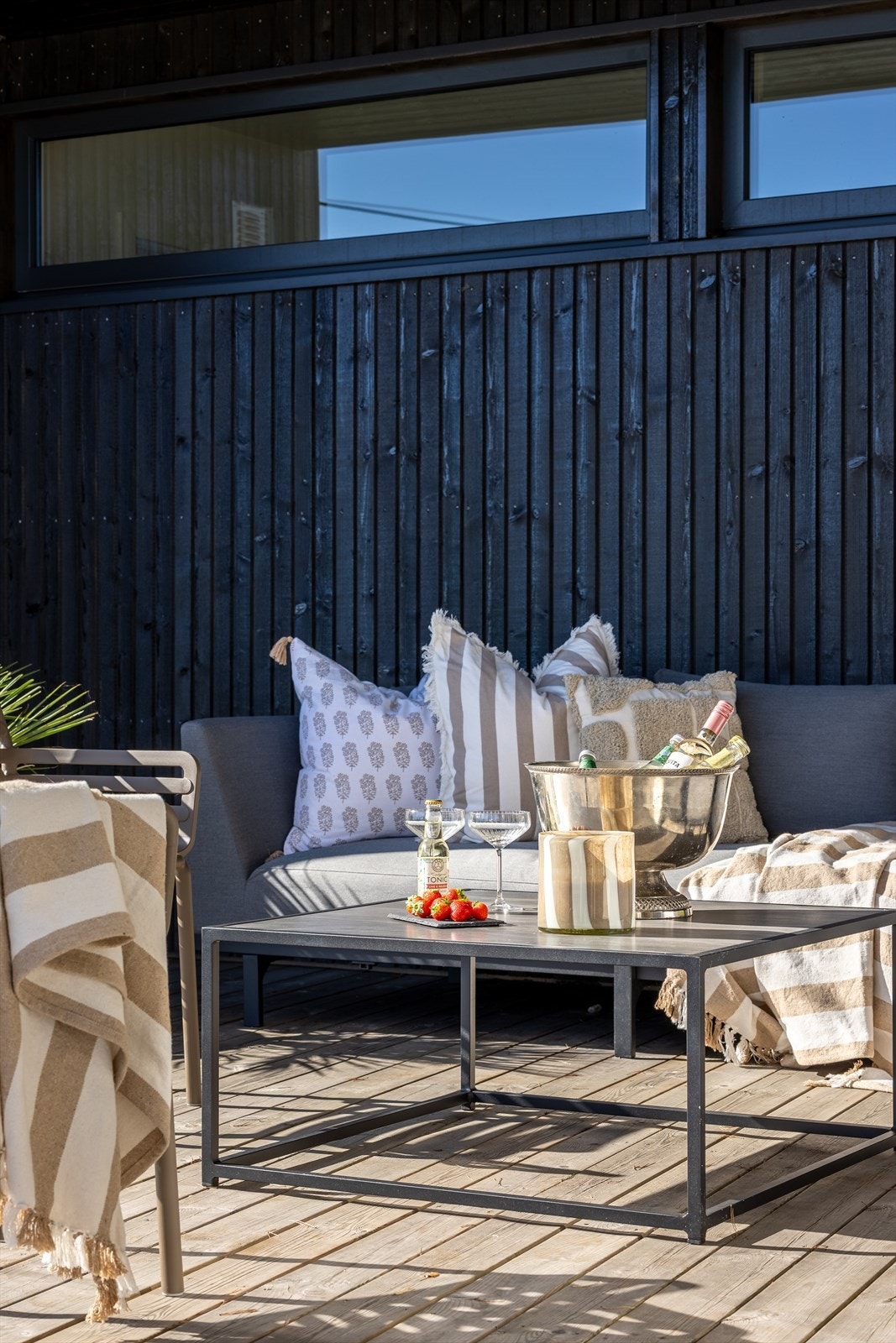 En lun og skjermet krok på terrassen for avslapning. Galleribilde