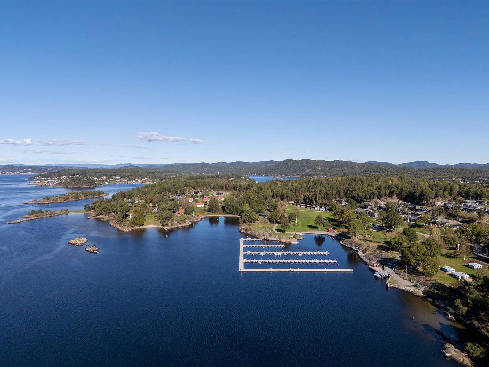 Herfra har man et flott utgangspunkt for båtturer i skjærgården. Galleribilde