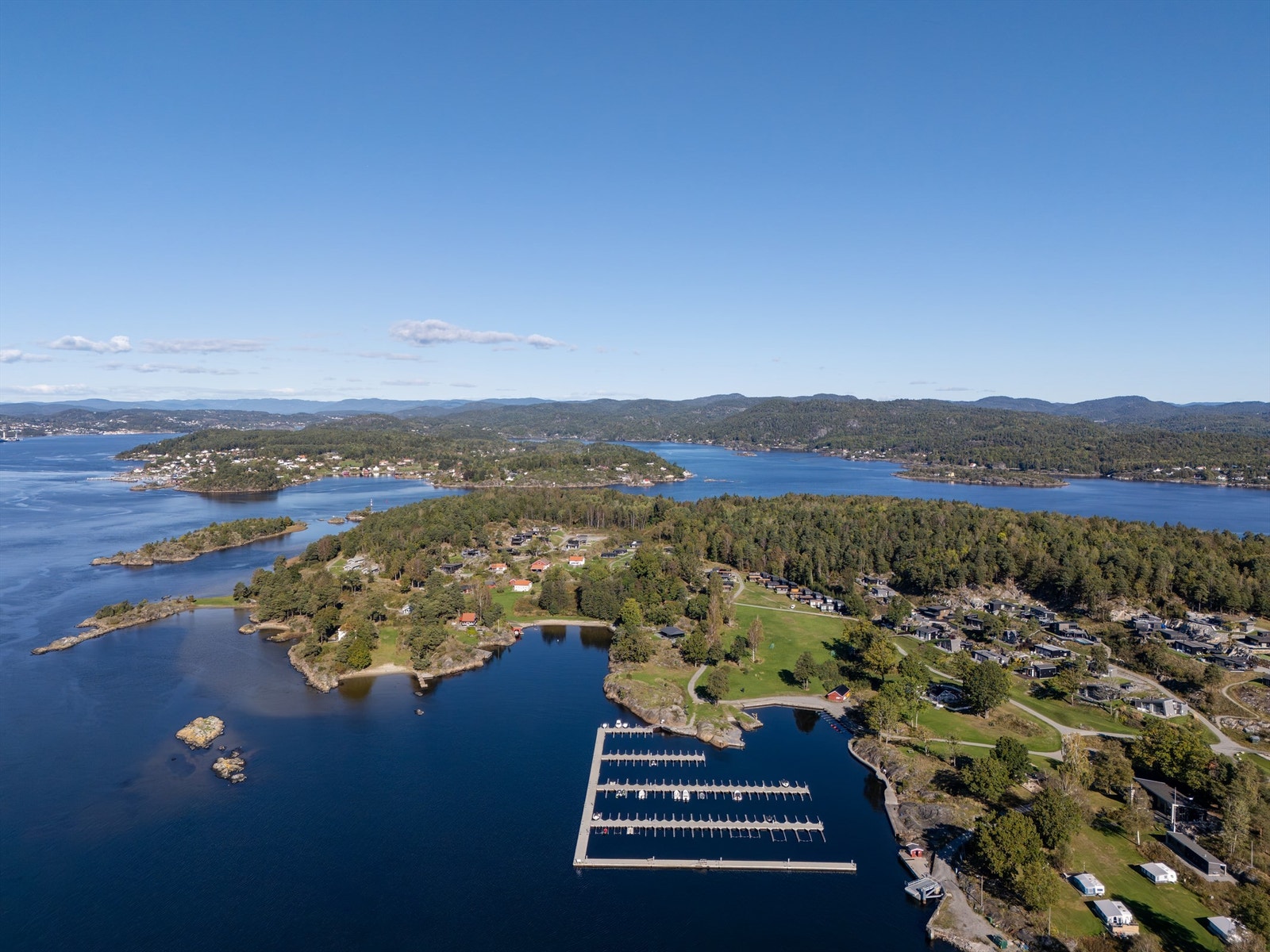 Øya har i senere år blitt rustet opp med nye friarealer og turstier. Galleribilde