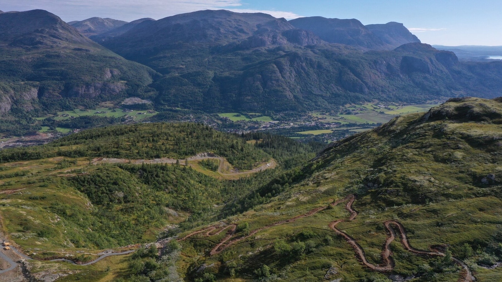 Sykkel og flytstiene ga?r innom og fra Skigaarden tilknyttet heisen i Hemsedal skisenter. Galleribilde