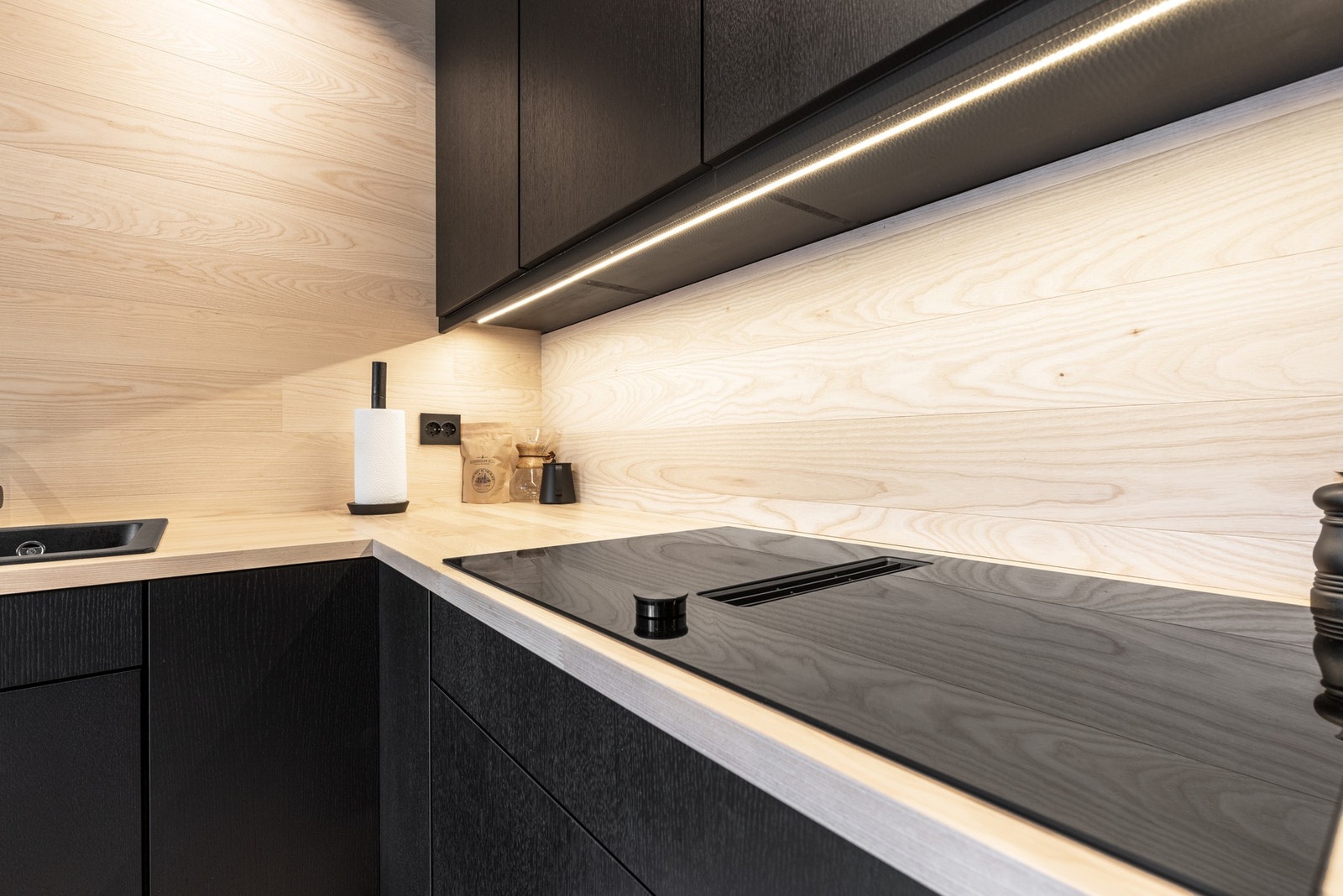 Gaggenau hvitevarer er kjernen i det stilrene kjøkkenet. Galleribilde