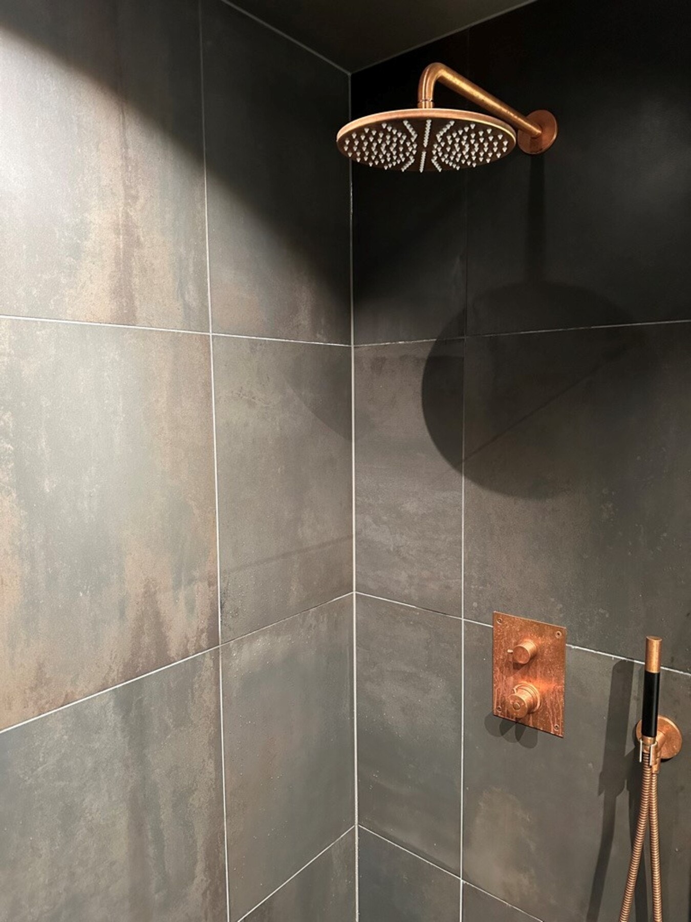 Integrert dusj i kopper. Galleribilde