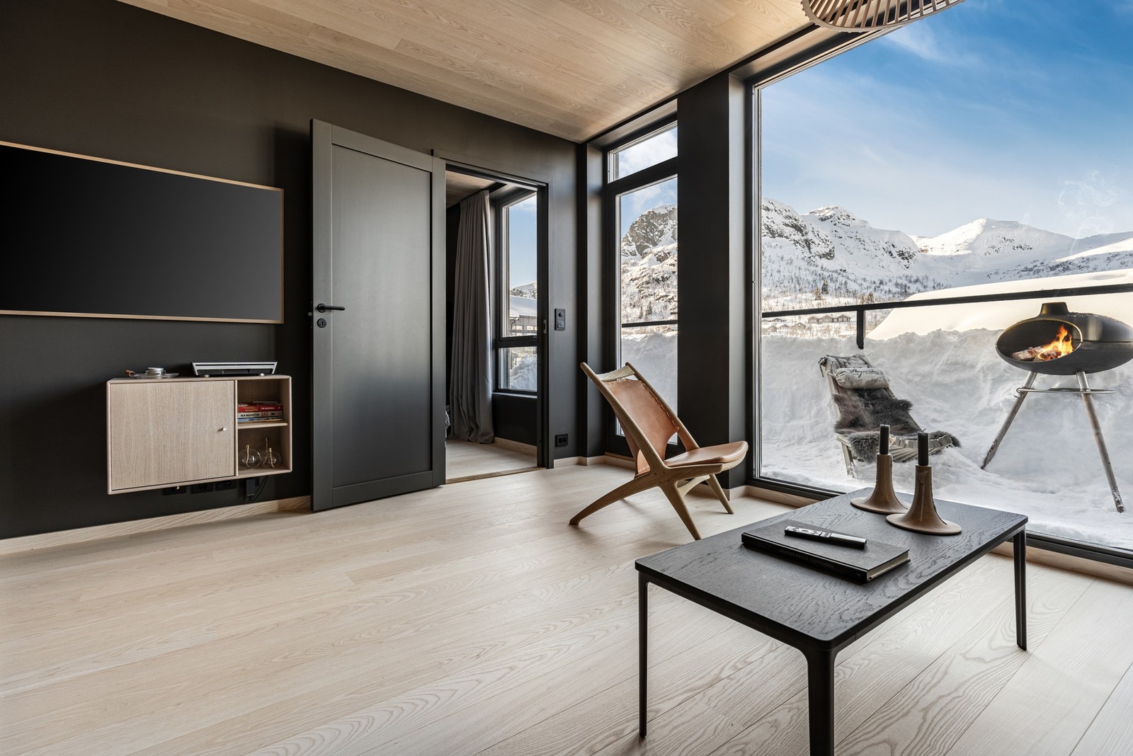 Naturlige fargetoner og delikate detaljer skaper en innbydende atmosfære. Galleribilde