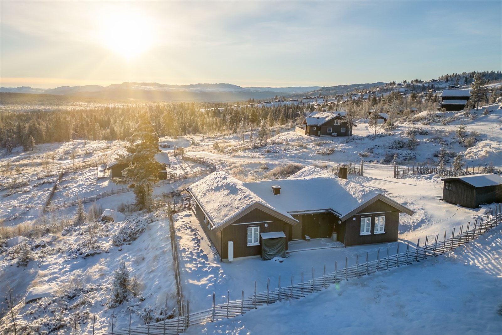 Nydelig utsikt mot Fauskofjell, Nutan og Jøransetfjella Galleribilde