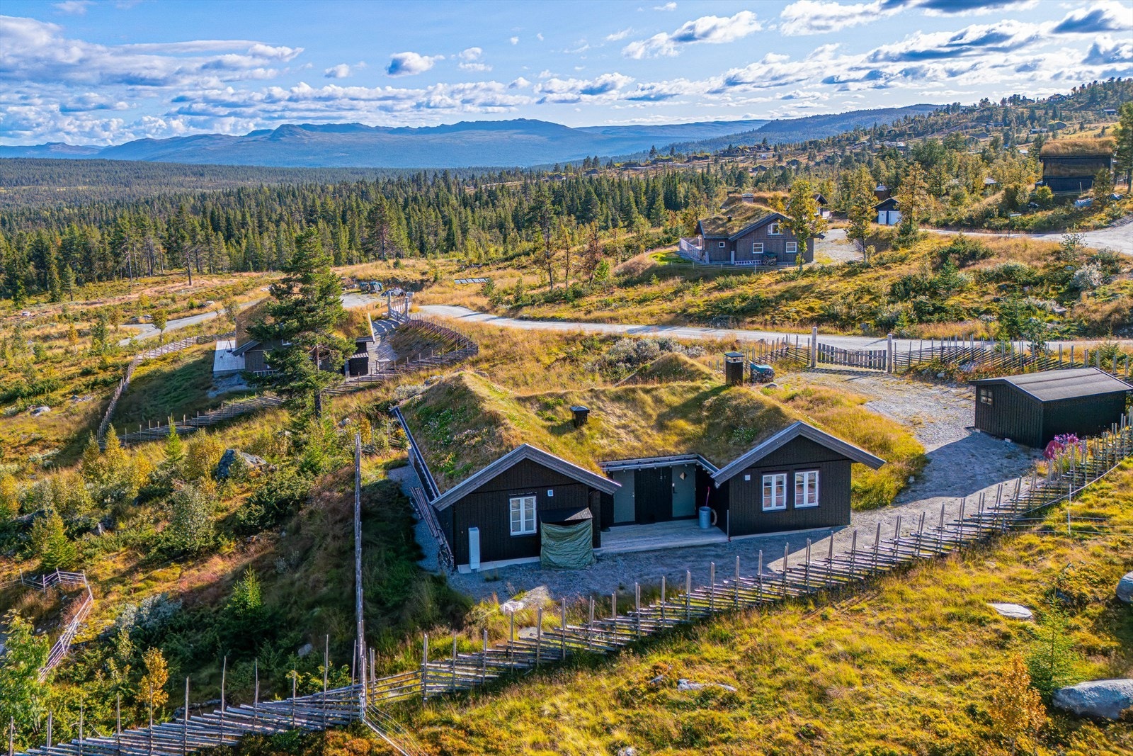 Fantastisk utsikt mot "Tunhovdalpene" Fauskofjell mot Nutenutan. Fin skiklassiker som man ofte kan gå frem til mai. Her "brenner" himmelen vinterstid Galleribilde