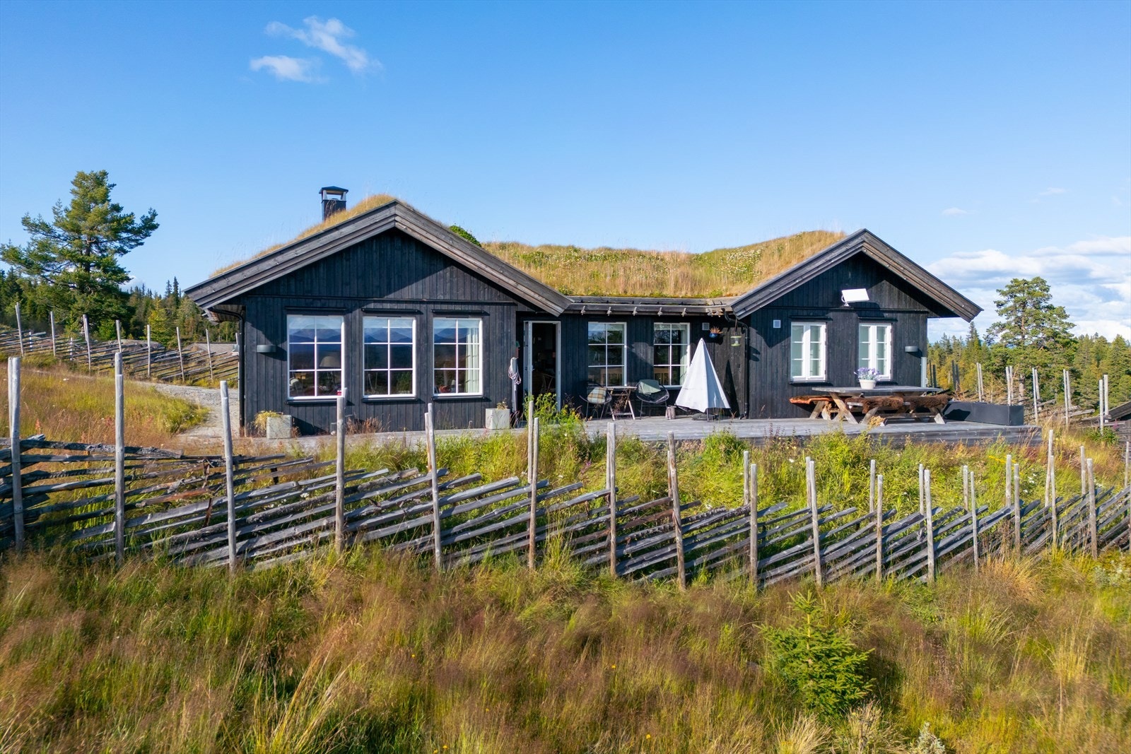 Vakkert omkranset av klassisk skigard Galleribilde