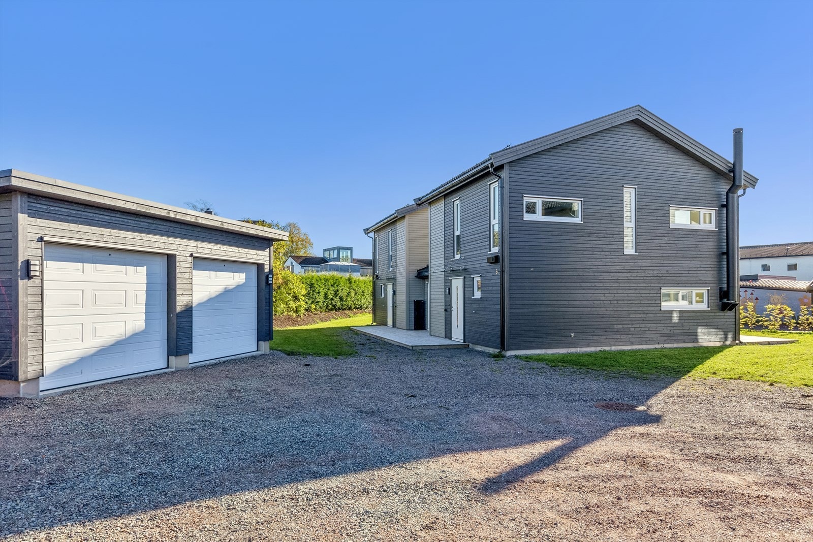 Egen garasjeplass medfølger. Galleribilde