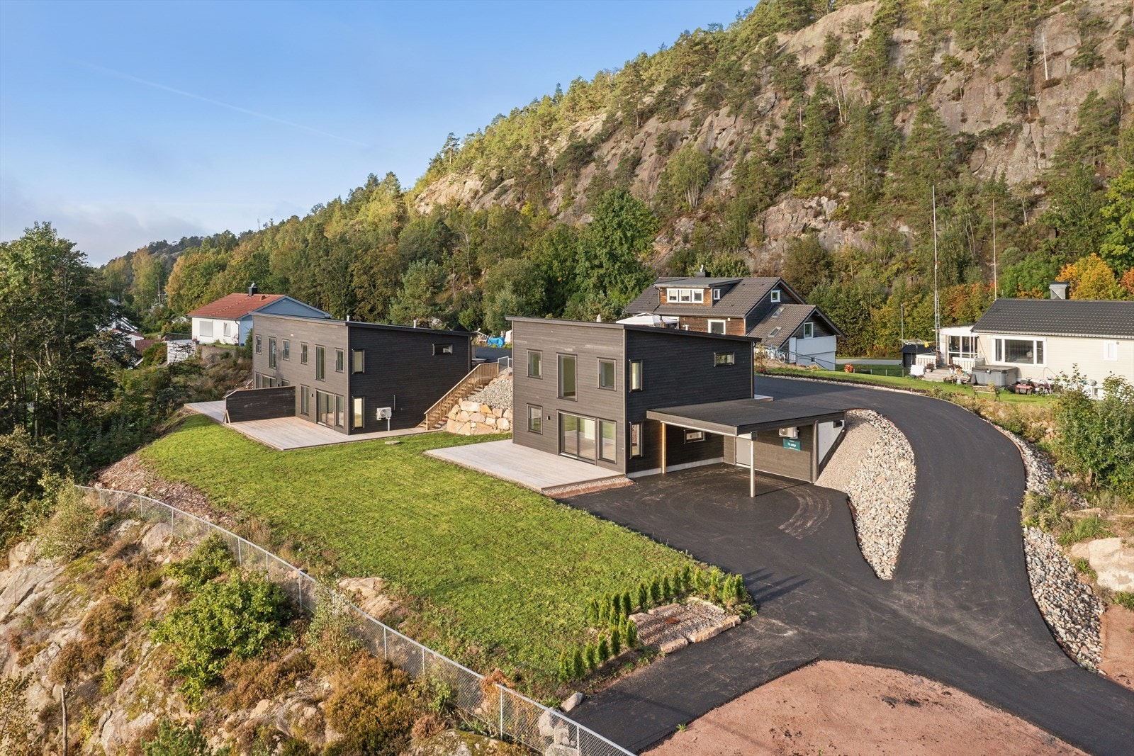 Boligen ligger høyt og fritt med kort vei til alt på Tofte! Galleribilde