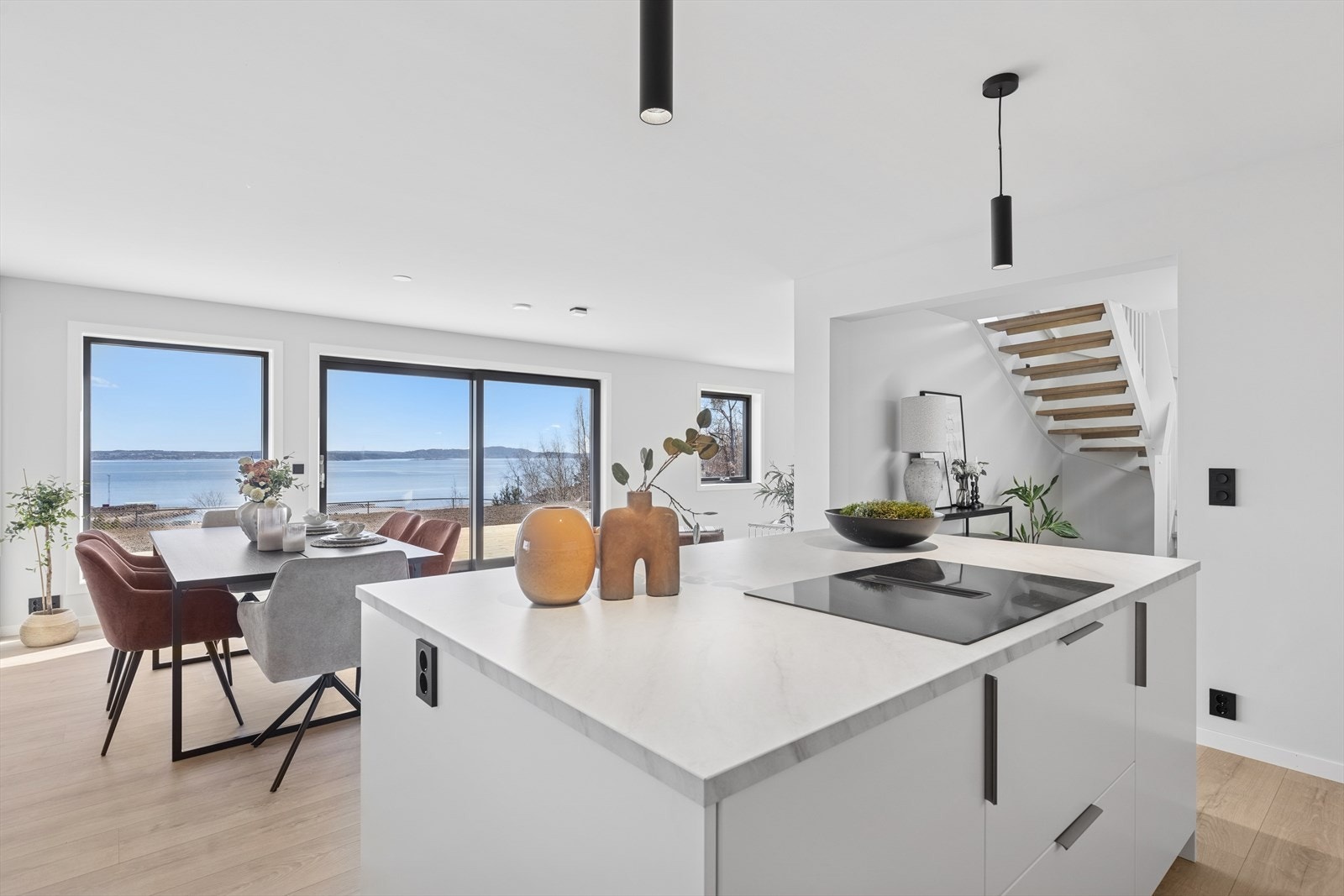 Fra kjøkkenet kan du nyte denne utsikten Galleribilde