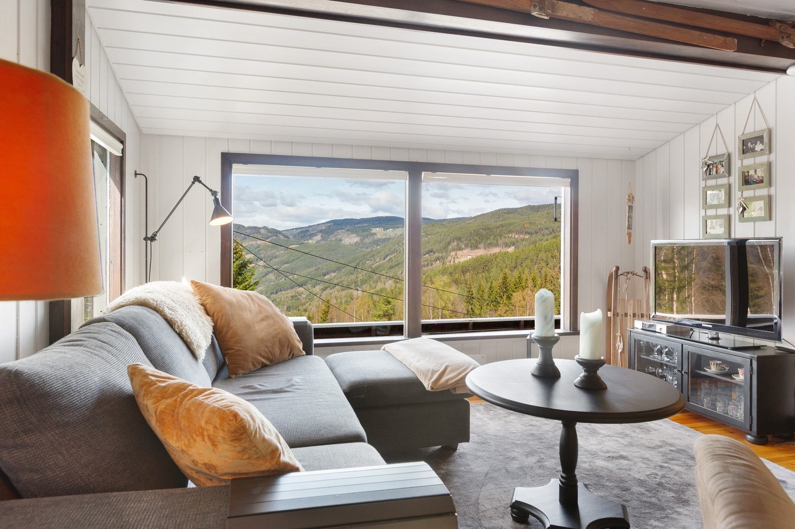 Hytta selges møblert. Galleribilde