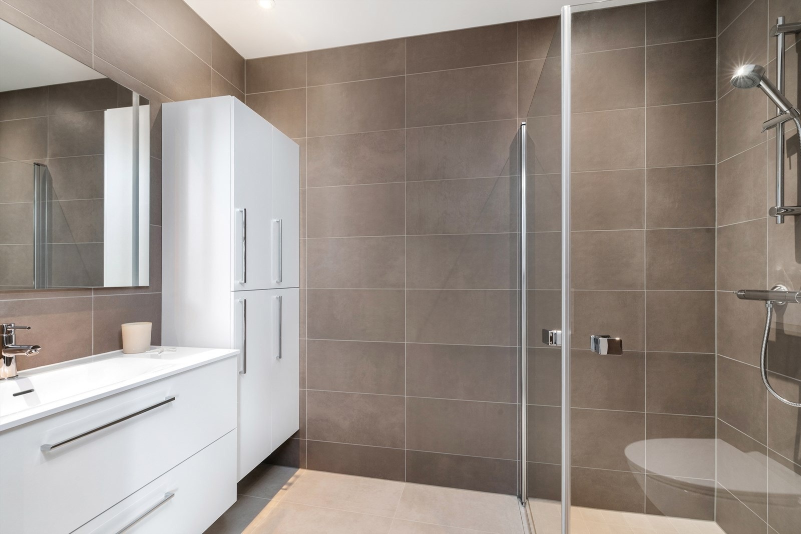 Baderom tilknyttet soverom Galleribilde