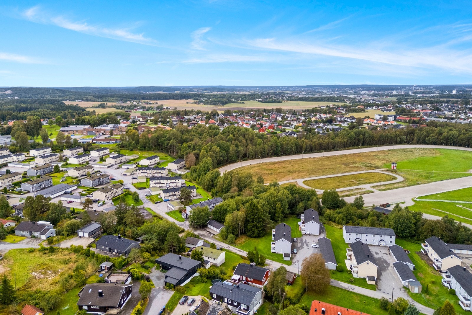 Dronefoto over nabolaget Galleribilde