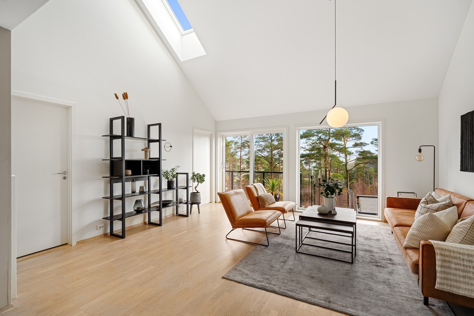 Fra stuen er det utgang til balkong med flott utsikt. Galleribilde