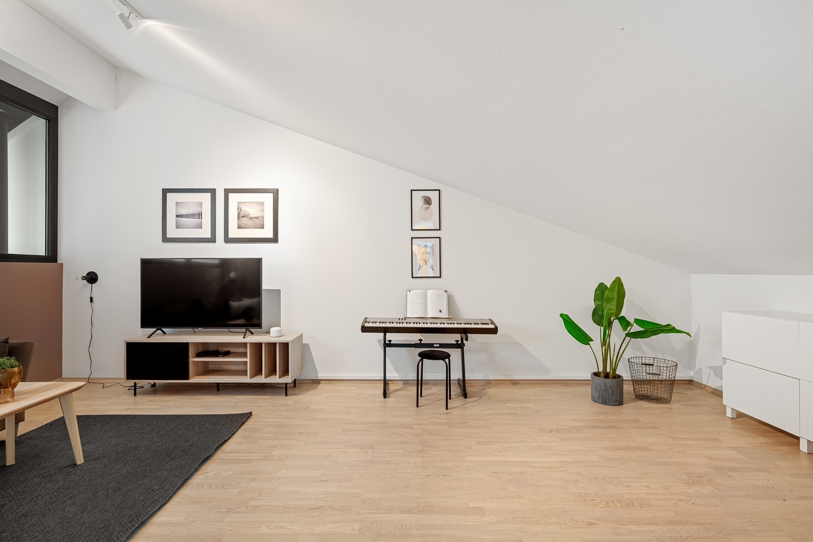 Stue nummer to - ideell for ungdommene eller som hobbyrom. Galleribilde