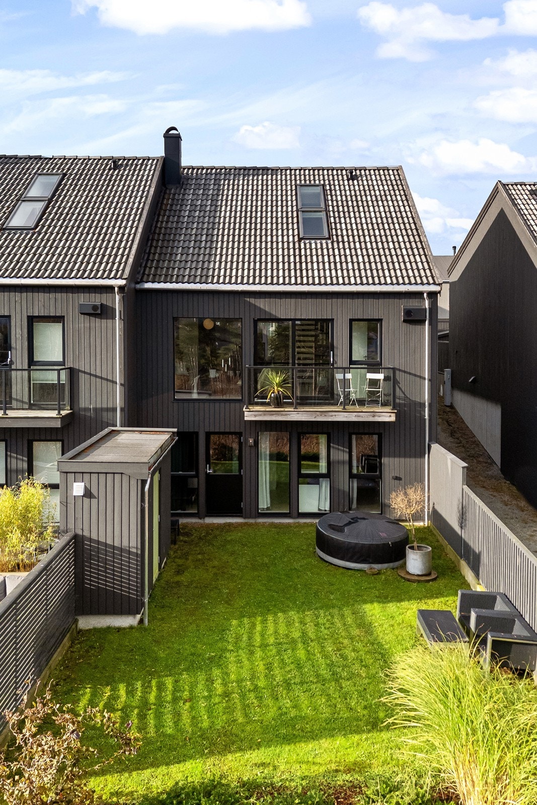 Lekkert enderekkehus som går over tre plan og er på hele 233 kvm BRA Galleribilde