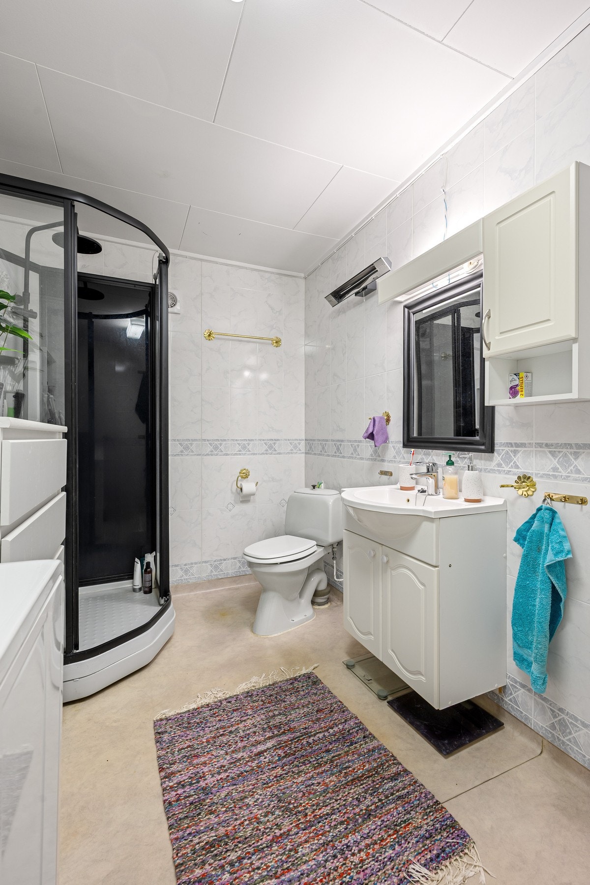 Kombinert bad og vaskerom Galleribilde