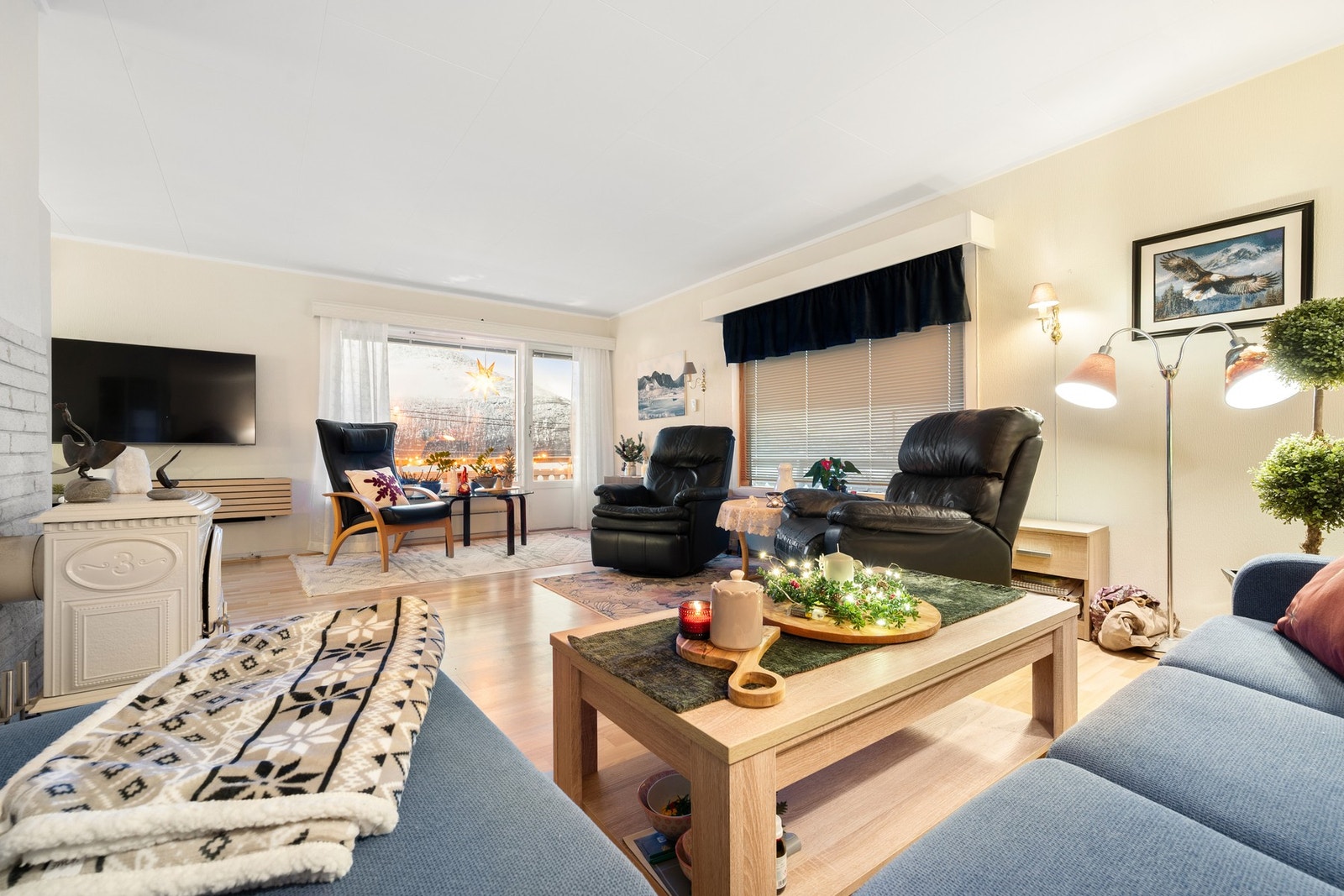 Velkommen inn - lyse overflater gir stua et tiltalende og tidløst uttrykk Galleribilde