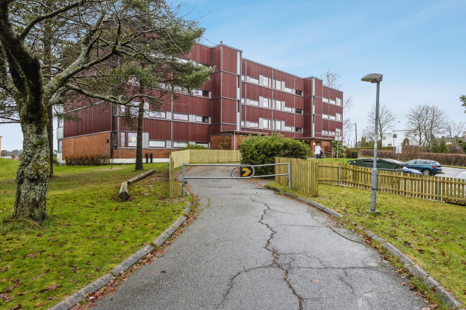 Få mintters gange til T-bane og buss - kun 12 min til sentrum. Galleribilde