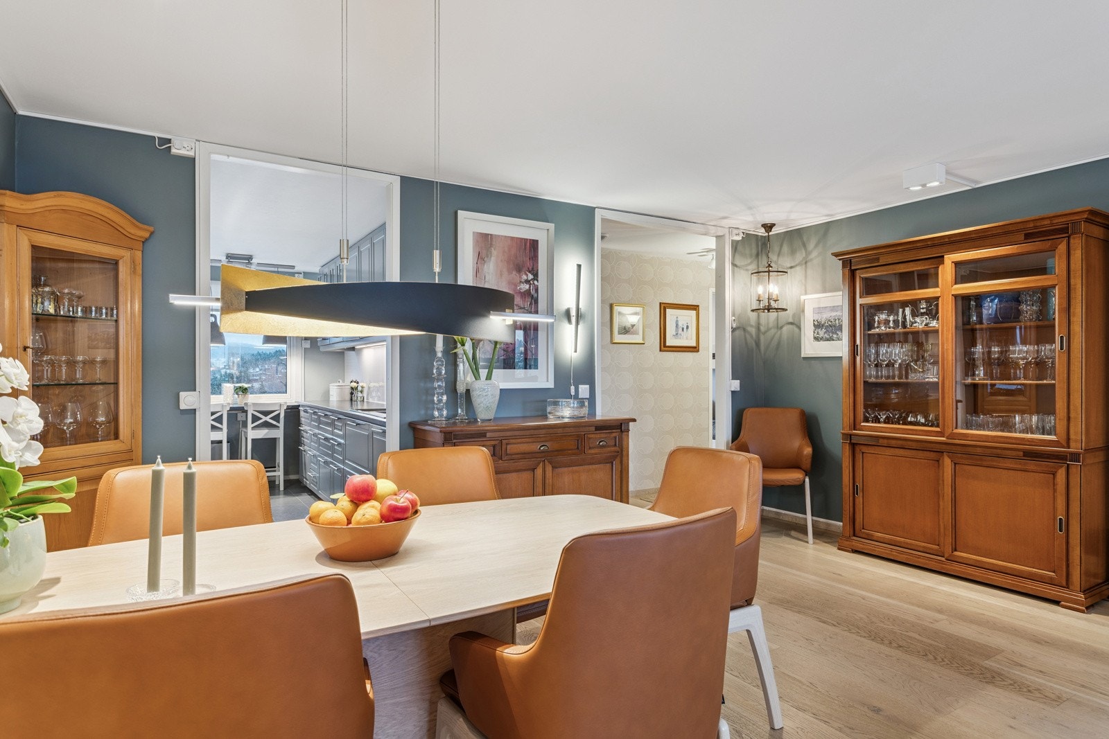 Stue med flere innredningmuligheter. Galleribilde