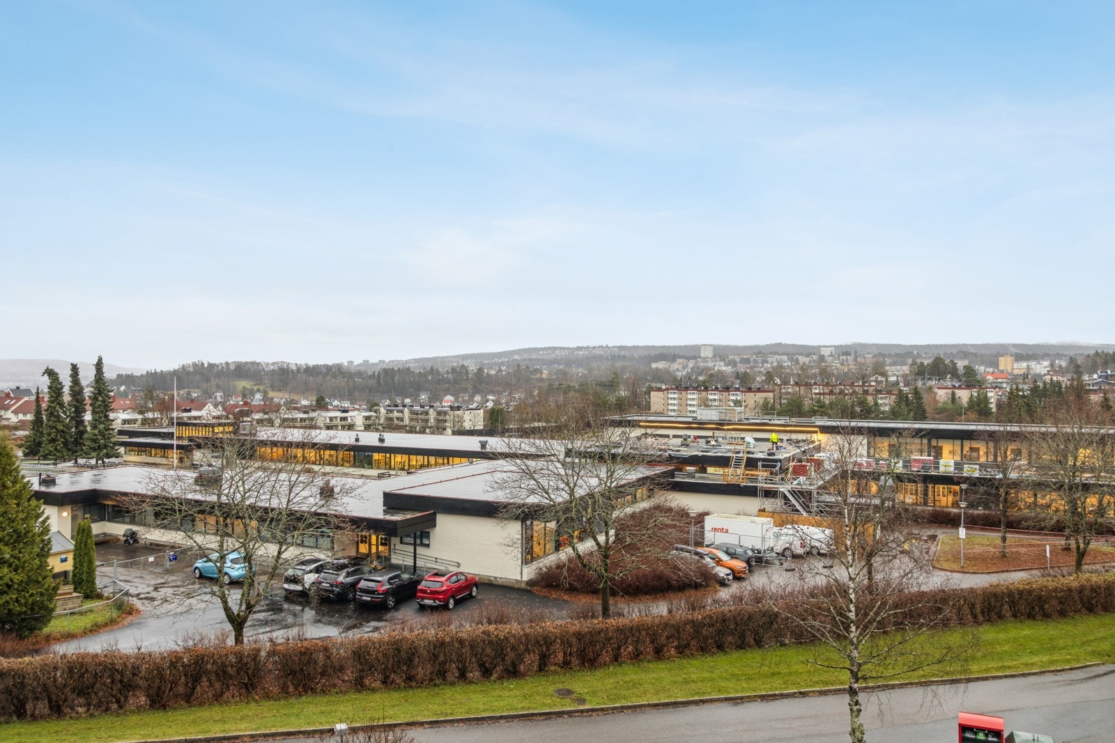Utsikt mot nærområdet, her mot Høyenhall skole. Galleribilde