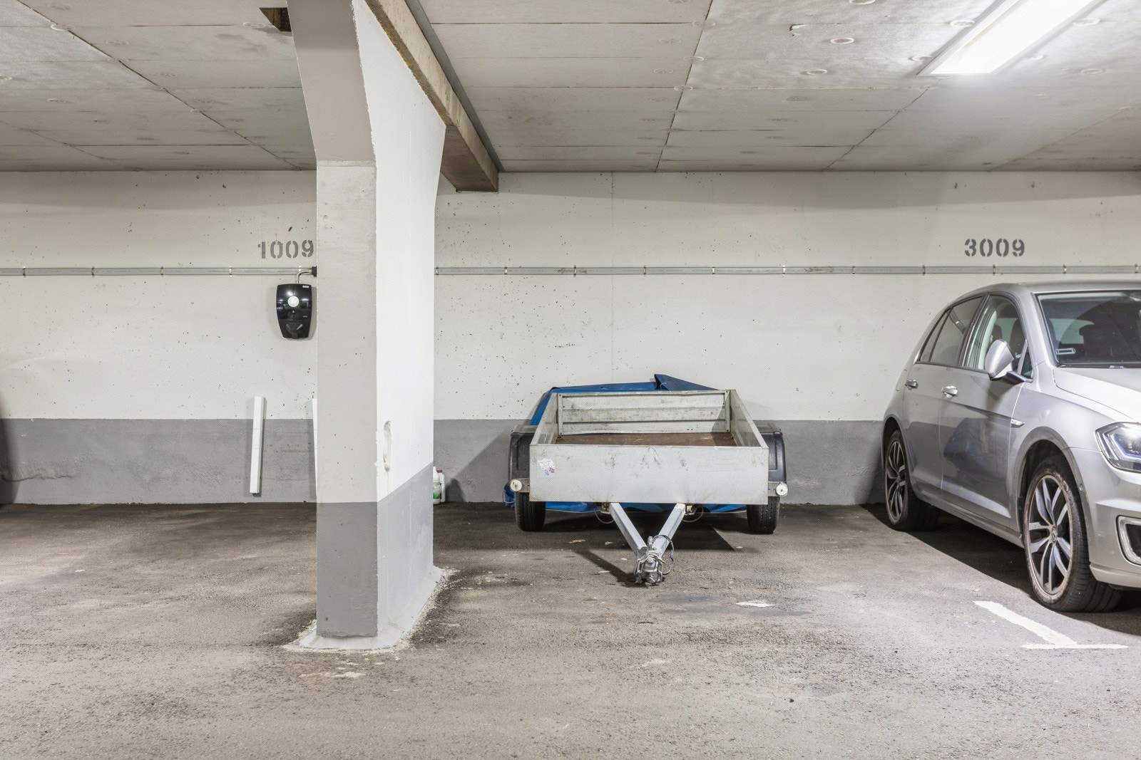 Fast garasjeplass i felles anlegg. Tilrettelagt for montering av elbillader. Galleribilde