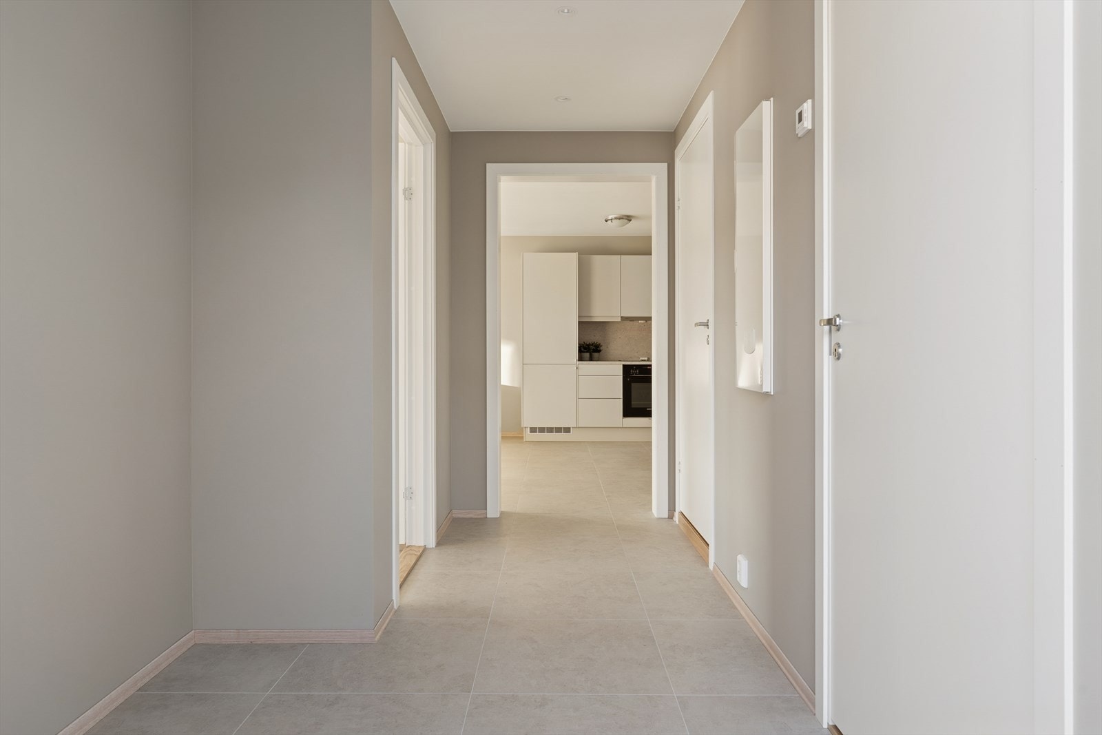 Romslig entré med plass til garderobeløsning etter ønske. Galleribilde