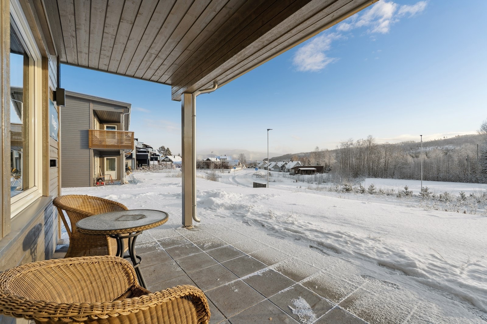 Fra uteplassen er det fin utsikt mot nærområdene. Galleribilde