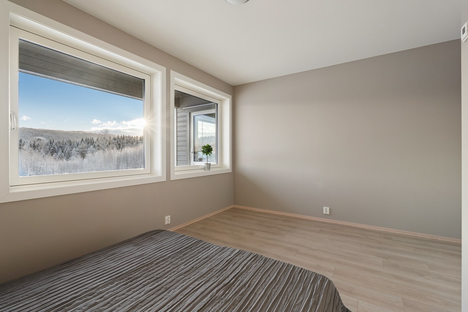 Soverommet har også god plass til garderobe. Galleribilde