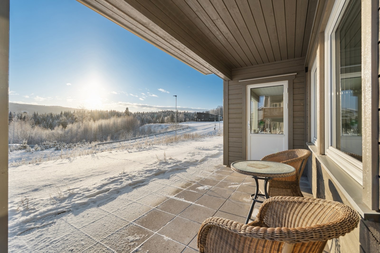 Uteplassen er på 47 kvm, og har god plass til ønsket innredning. Galleribilde