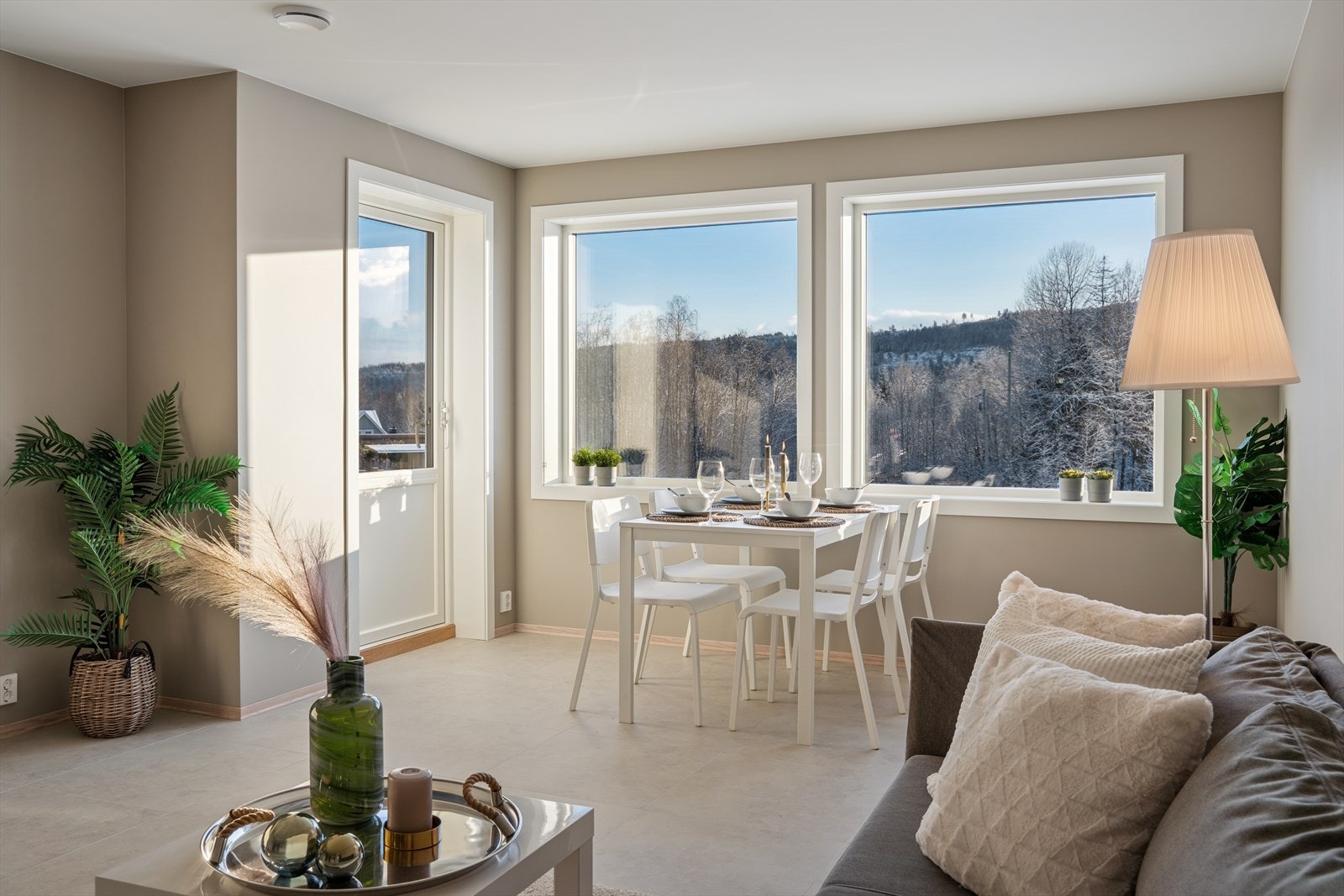 På fine dager er det herlig å ha kort vei til uteplassen. Galleribilde