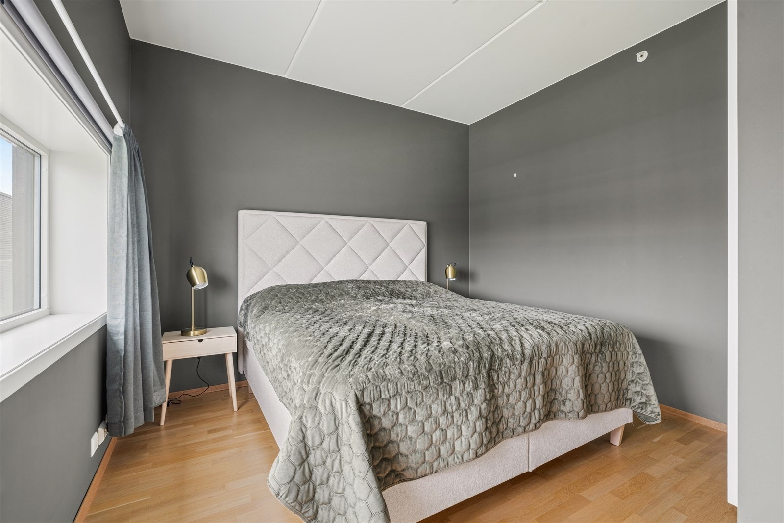 Nøytralt fargevalg på veggene gir et moderne preg. Galleribilde