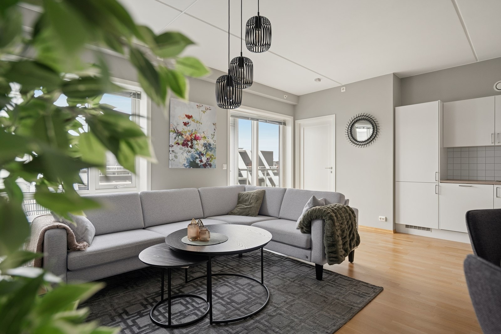 Boligen er tilkoblet fjernvarmeanlegg. Det er radiator i stue og vannbåren varme på bad/vaskerom. Galleribilde