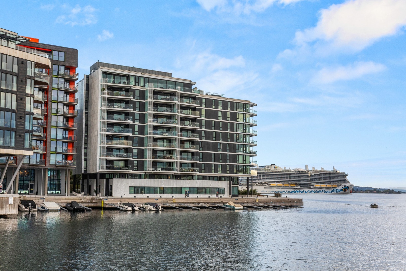 Sameiet består av 50 boligseksjoner og 2 næringsseksjoner. Galleribilde