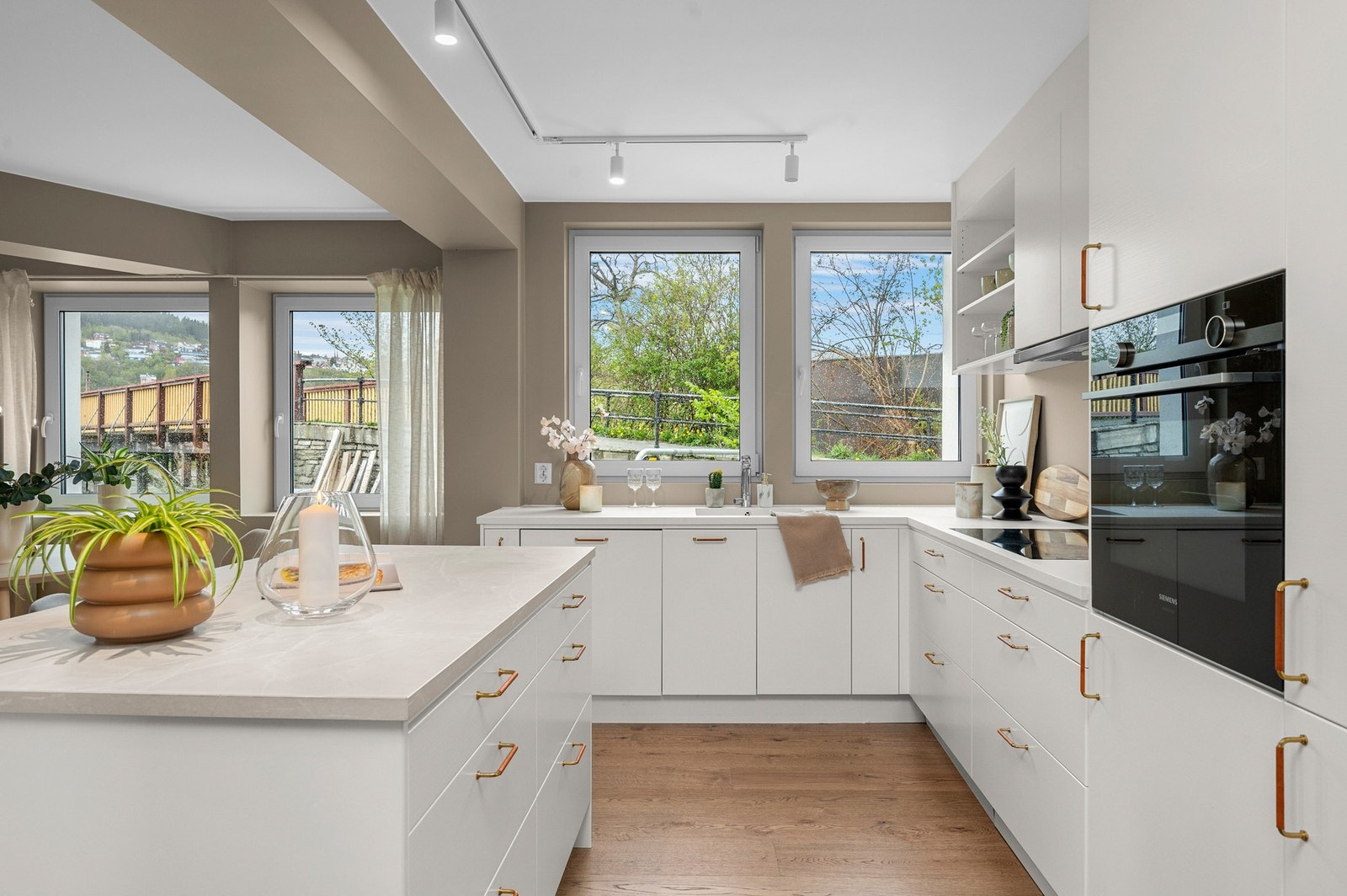 Integrerte hvitevarer av god kvalitet medfølger. Galleribilde