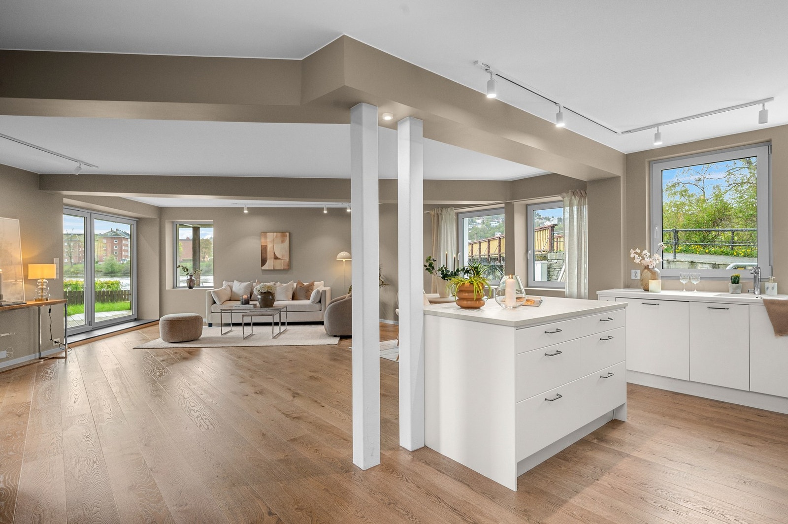 Romslig stue- og kjøkkendel på totalt 54m2. Galleribilde