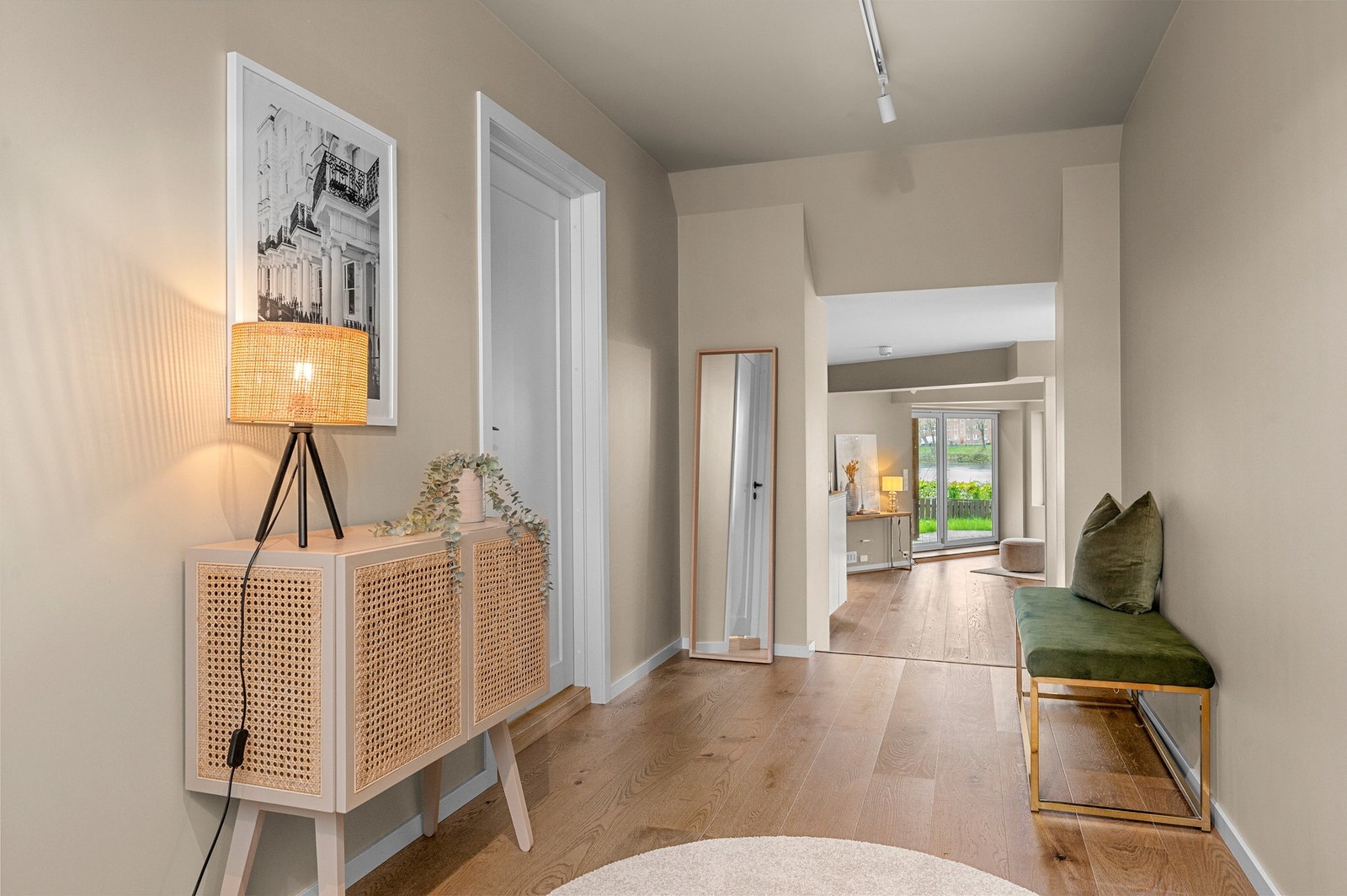 Romslig gang/entre på 12 m2. Galleribilde