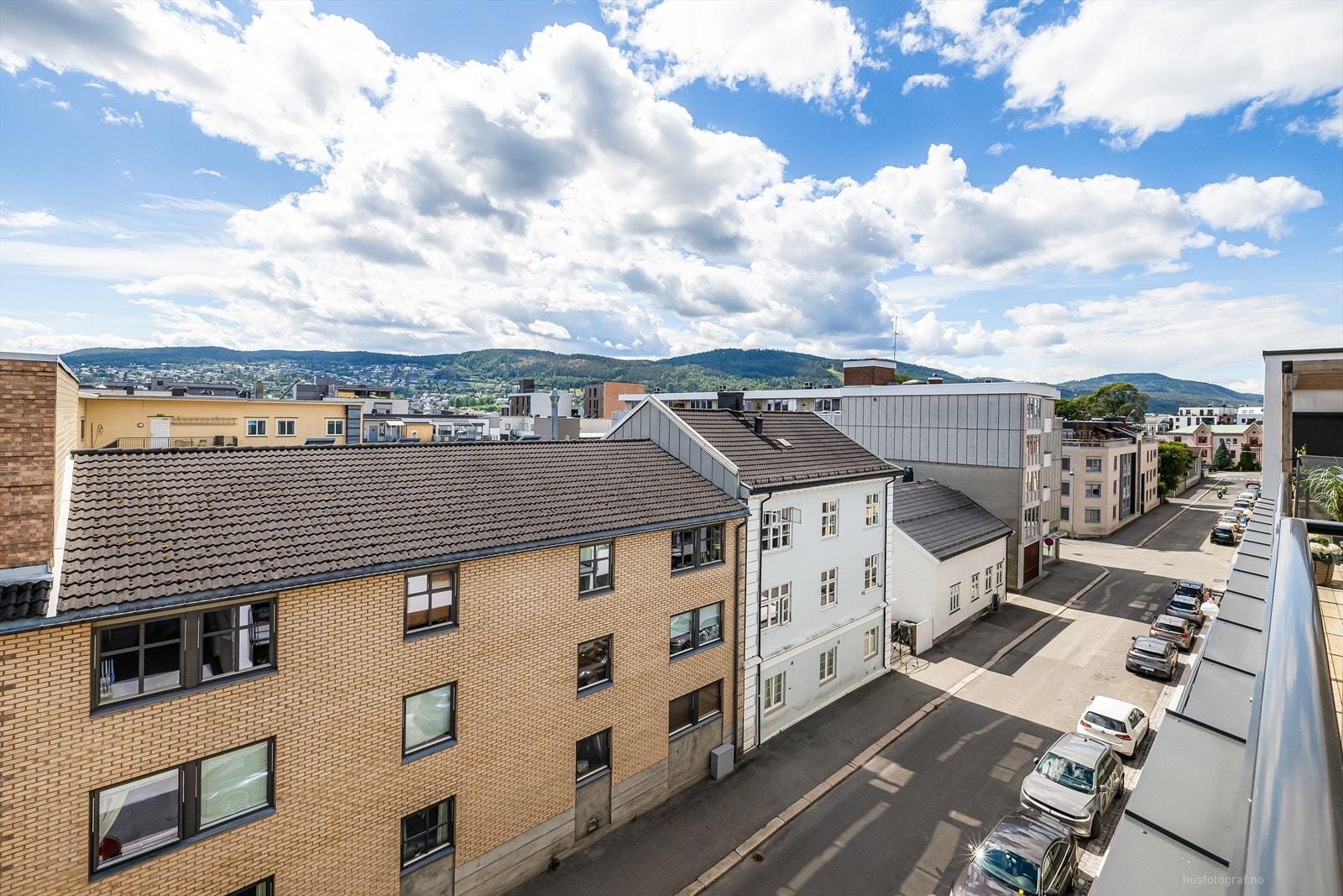 Her bor man pendlervennlig med kort vei til togstasjon og Oslo Galleribilde