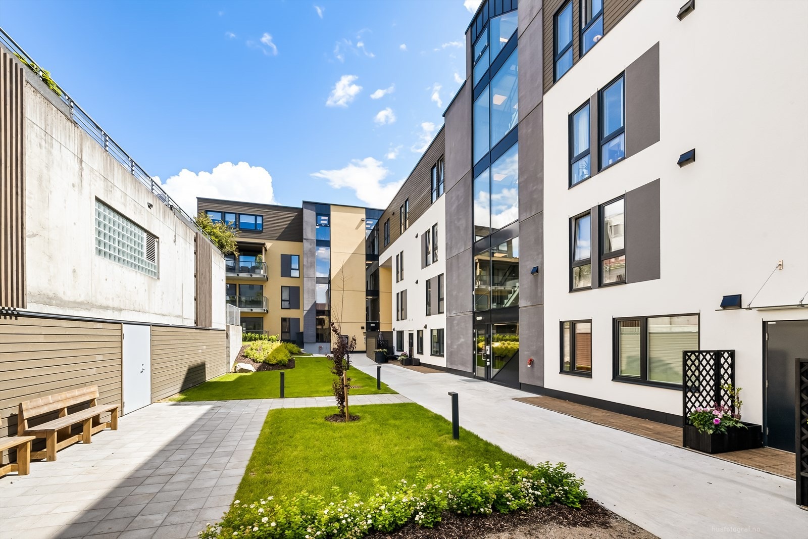 Eiendommen ligger i et populært område som byr på en lang og spennende historie. Det fine med å bo midt i en by er at du enkelt kan benytte deg av alt sentrum har å by på Galleribilde