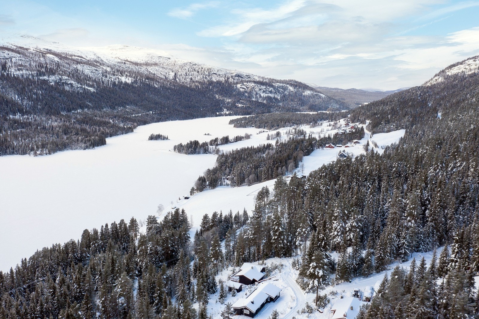 Eiendommen finner du med fin beliggenhet 773 moh i vakre Espedalen på solsiden av Espedalsvannet. Galleribilde