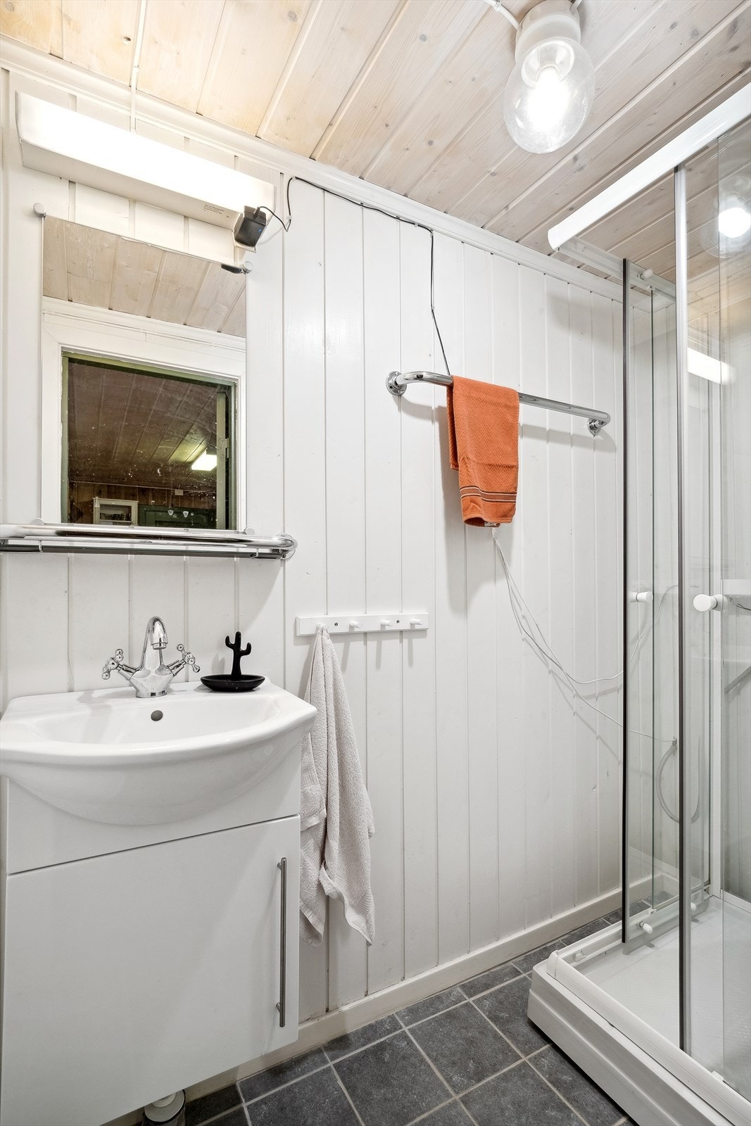 Byggmeldt vaskerom er i dag innredet og benyttet som bad. Galleribilde