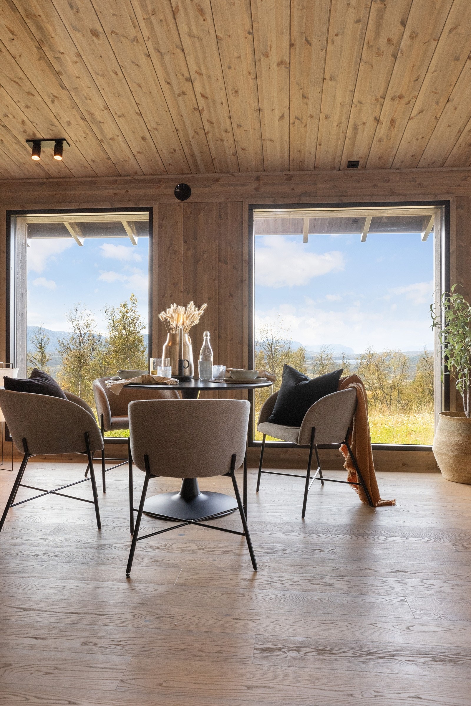 Samle familie og venner på hytta til hyggelige stunder Galleribilde