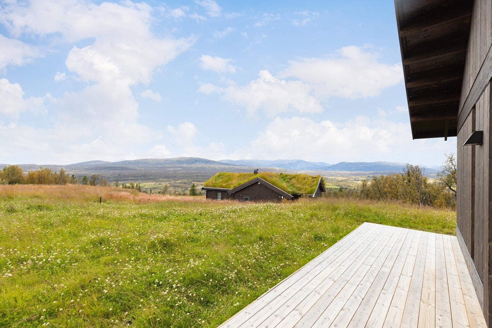 Eiendommen ligger fint til med fantastisk utsikt Galleribilde