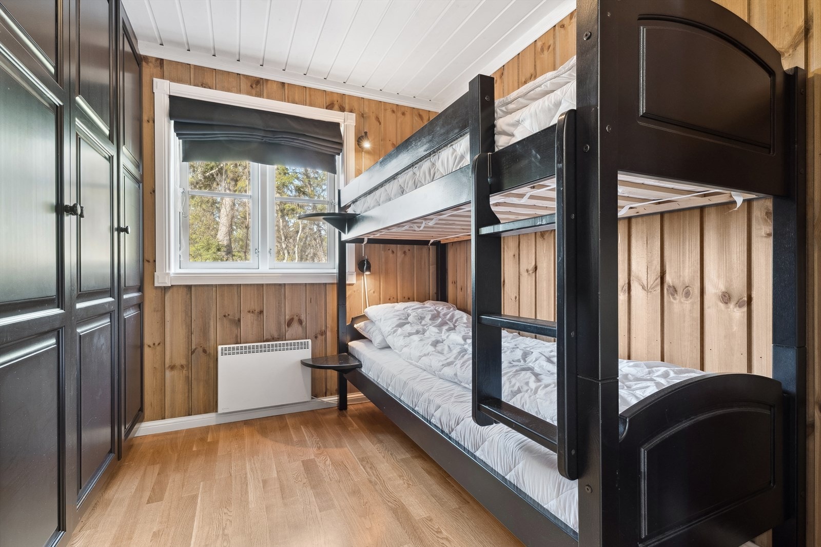 Soverom 2 - med romslig garderobeskap Galleribilde