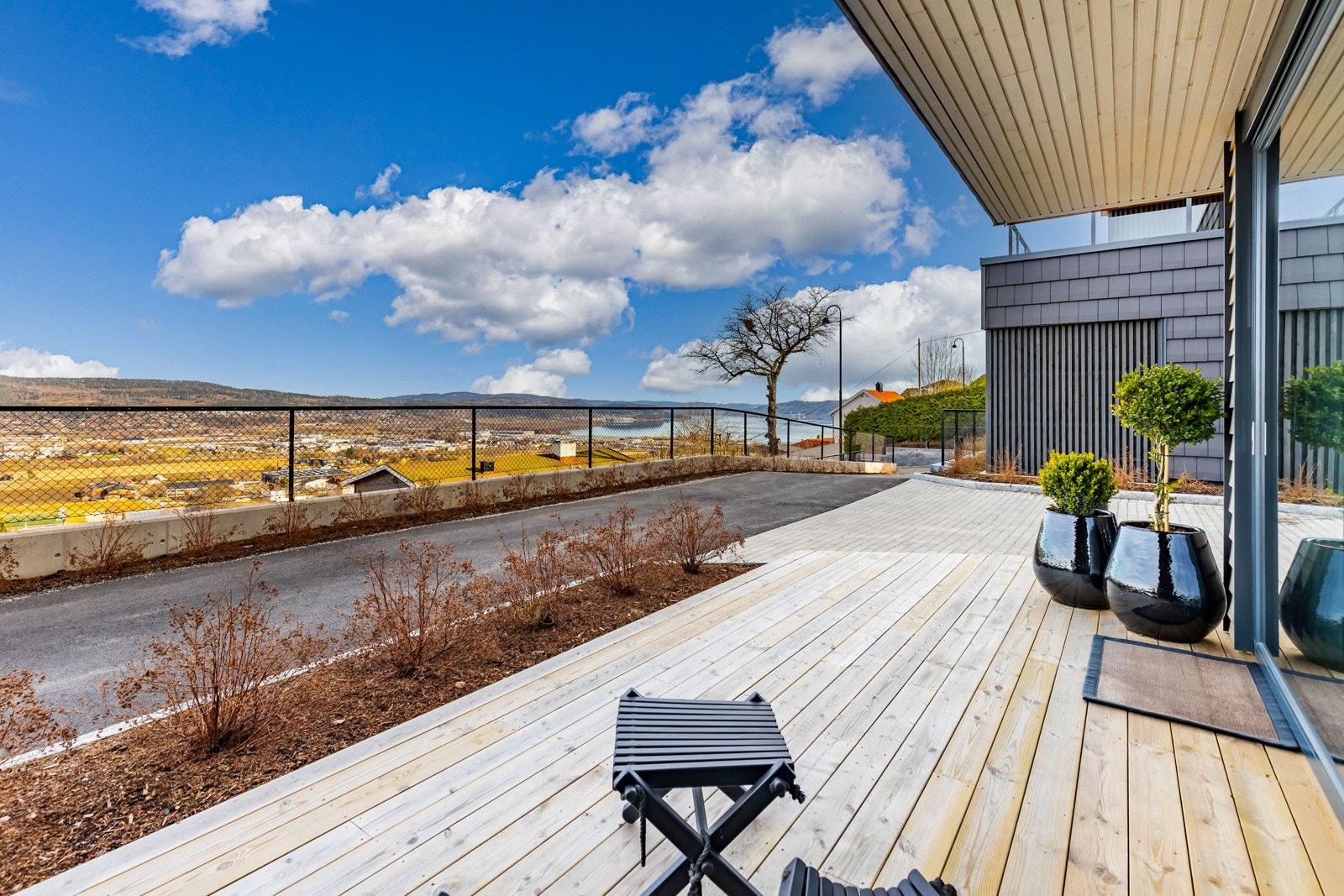 Videre kan terrassen skilte med belysning som setter stemningen når kveldsmørket senker seg. Galleribilde