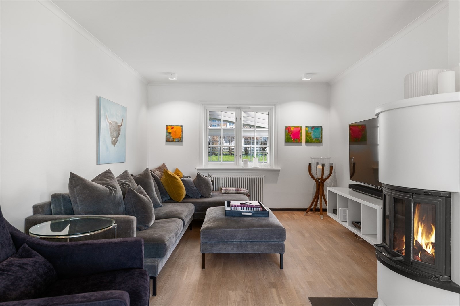 Stemningsfull peisovn i stuen. Galleribilde