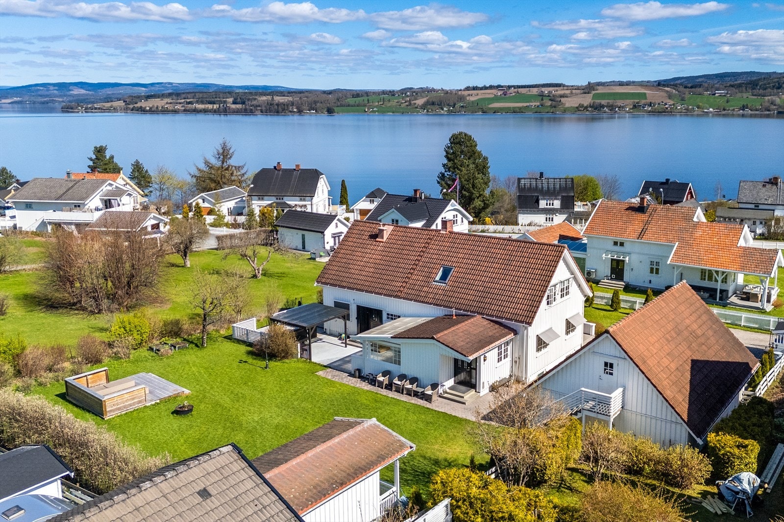 Utsikt til Mjøsa. Galleribilde
