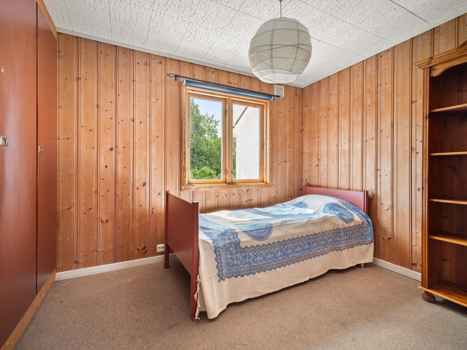 Tilbyggets soverom har heldekkende gulvtepper som alle er naturlig gjenstand for utskiftning. Galleribilde