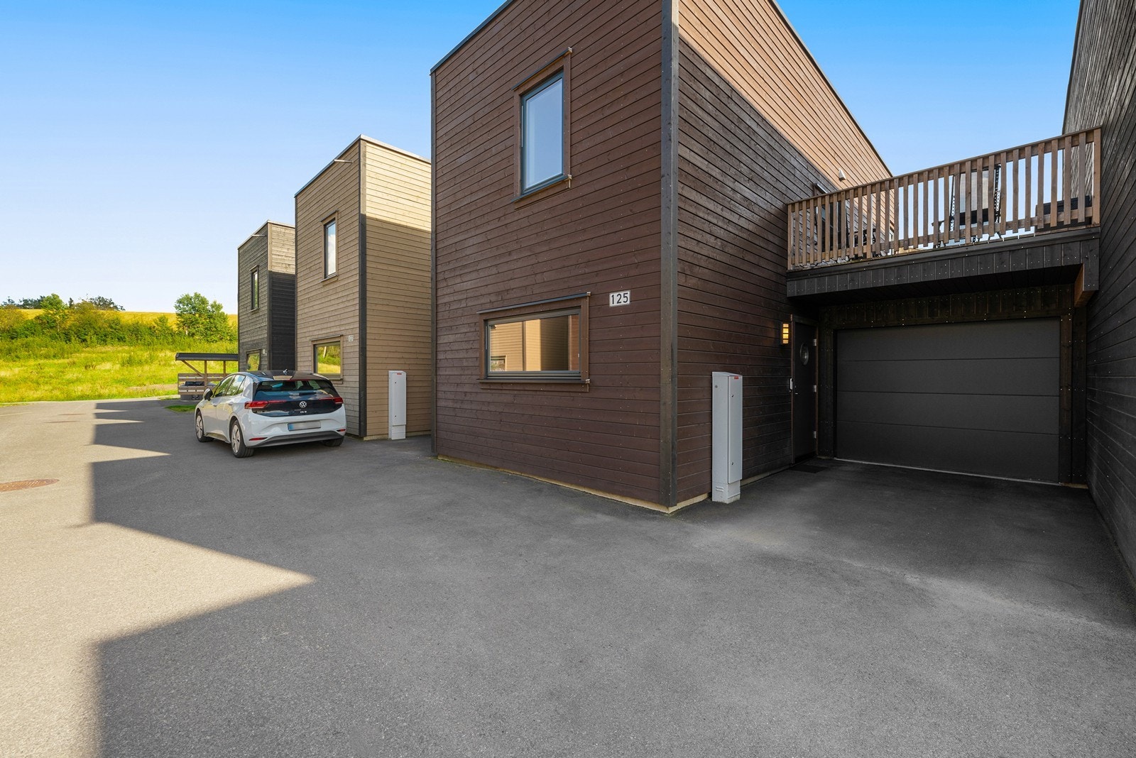 Eiendommen har en fin beliggenhet på et nyere boligfelt på Sørumsand. Galleribilde