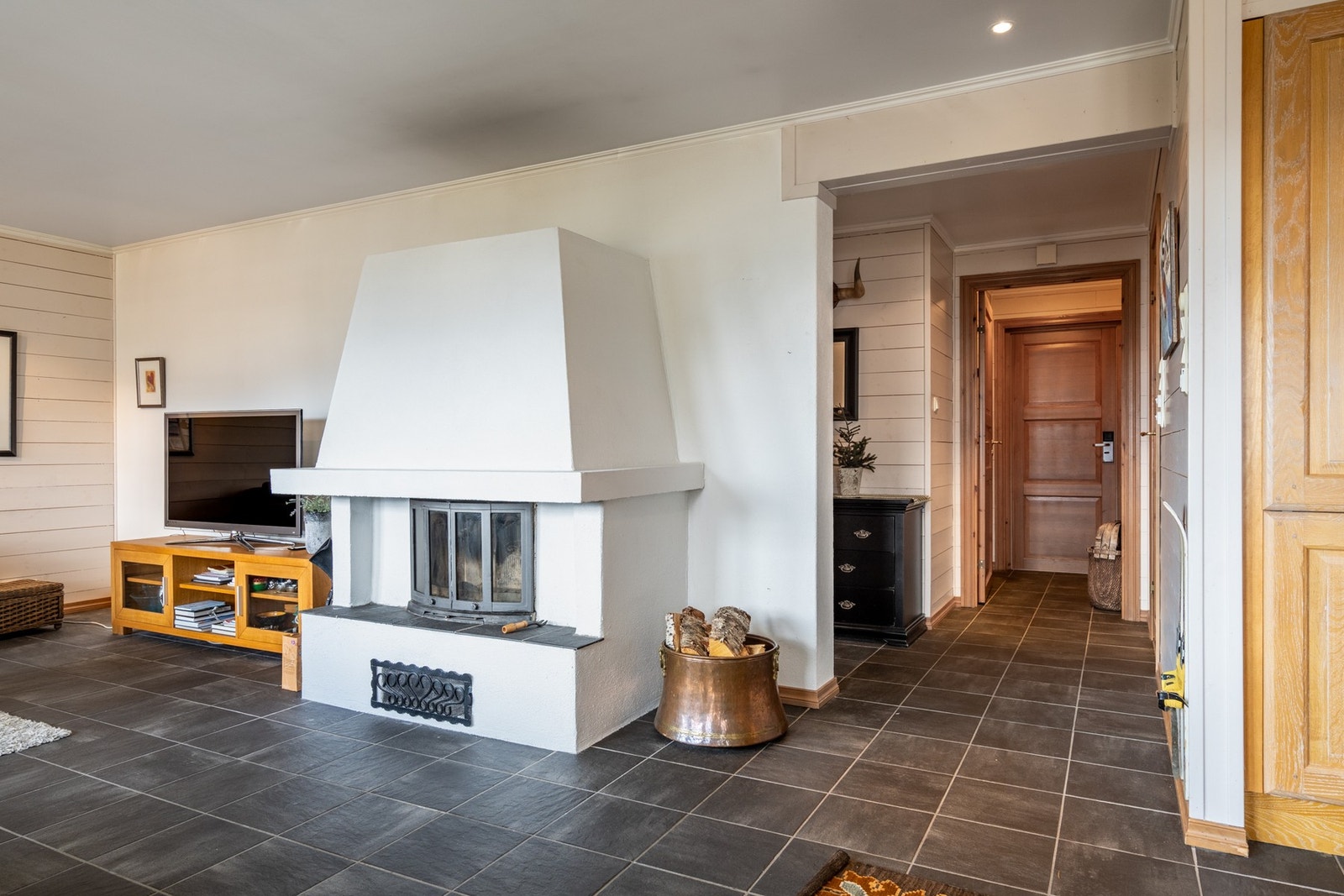 Fra stue mot gang og soverom. Galleribilde